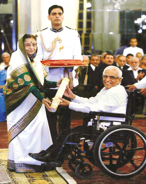 Dr. Suresh H. Advani receiving the Padma Bhushan